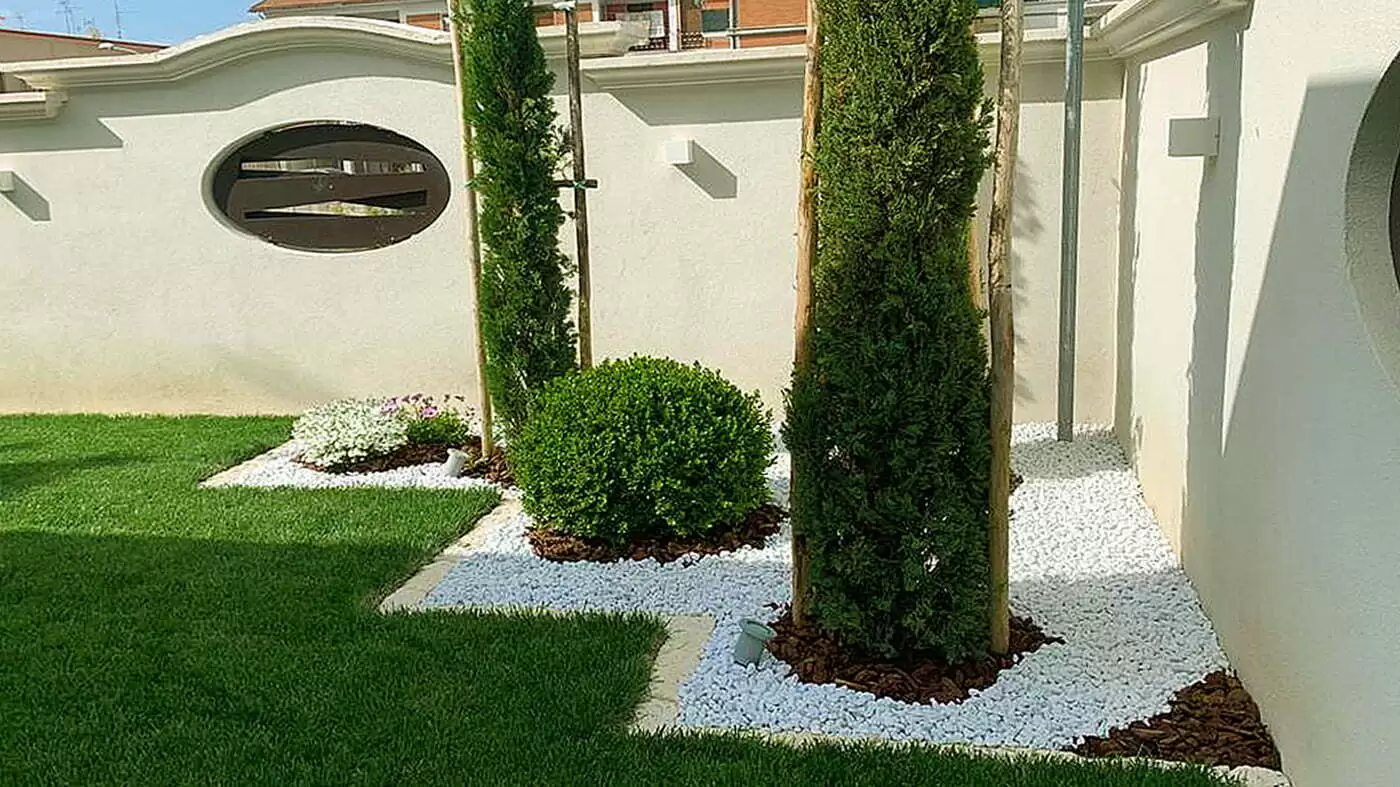 Progettazione e realizzazione aiuole Lago di GArda